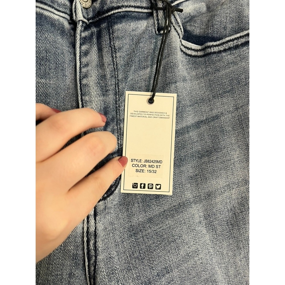NWT Judy Blue Mid Rise Straight Leg Distressed Jeans Medium Wash Frayed Hem 32 - Picture 4 of 8